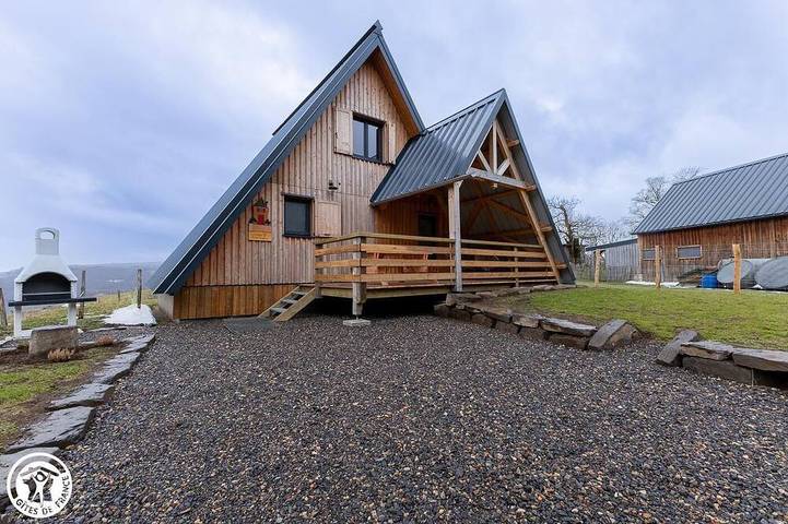 Location de vacances pour 6 personnes, avec jardin et balcon à Besse-et-Saint-Anastaise