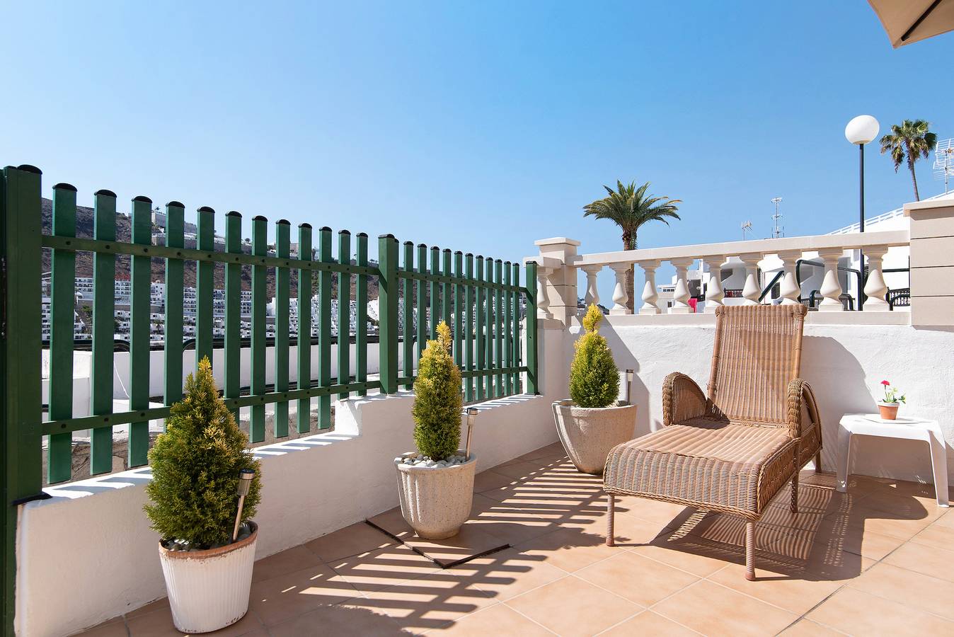 Apartamento entero, Apartamento vacacional "Jolly Suite Puertorico Beach" con piscina compartida y 2 terrazas privadas in Mogán, Gran Canaria Sur