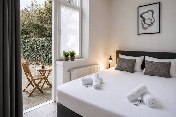 Appartement entier, Situé à quelques pas des boutiques, restaurants et transports en commun, cet appartement constitue le point de départ idéal pour découvrir la ville. Que vous voyagiez pour le travail ou les loisirs, vous apprécierez son emplacement central. in Eindhoven, Brabant-Septentrional