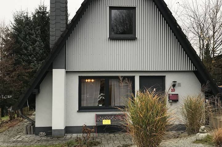 Ferienhaus für 4 Personen, mit Whirlpool und Terrasse sowie Garten und Sauna