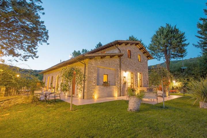 Agriturismo per 2 persone, con Idromassaggio e Terrazza nonché Giardino e Panorama ad Assisi