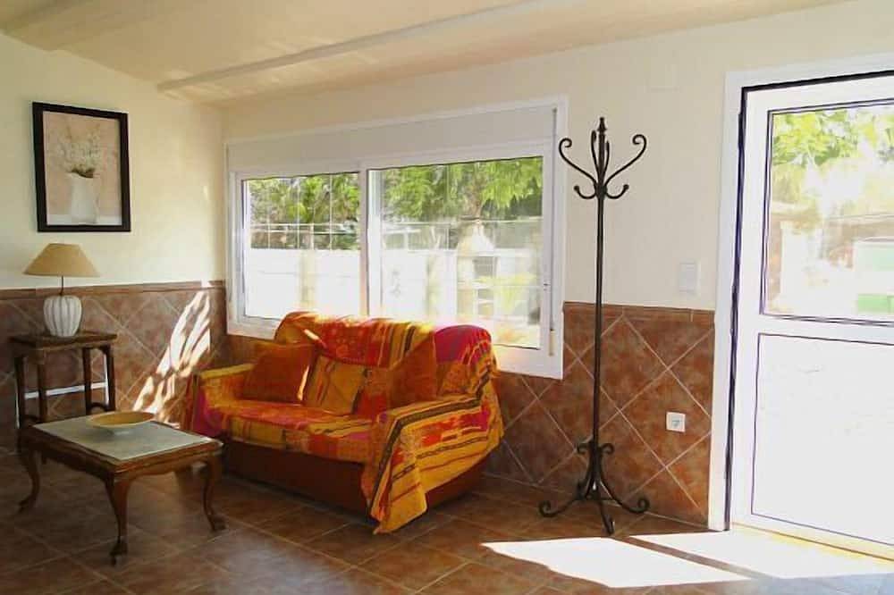 Huisje met prive zwembad, gratis wifi, speeltuin, 1,8 km van het strand in Terres de l'Ebre, Delta van de Ebro