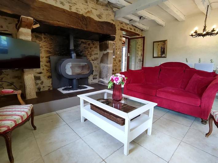 Location de vacances pour 6 personnes, avec vue ainsi que piscine et jardin à Bilhac - 4