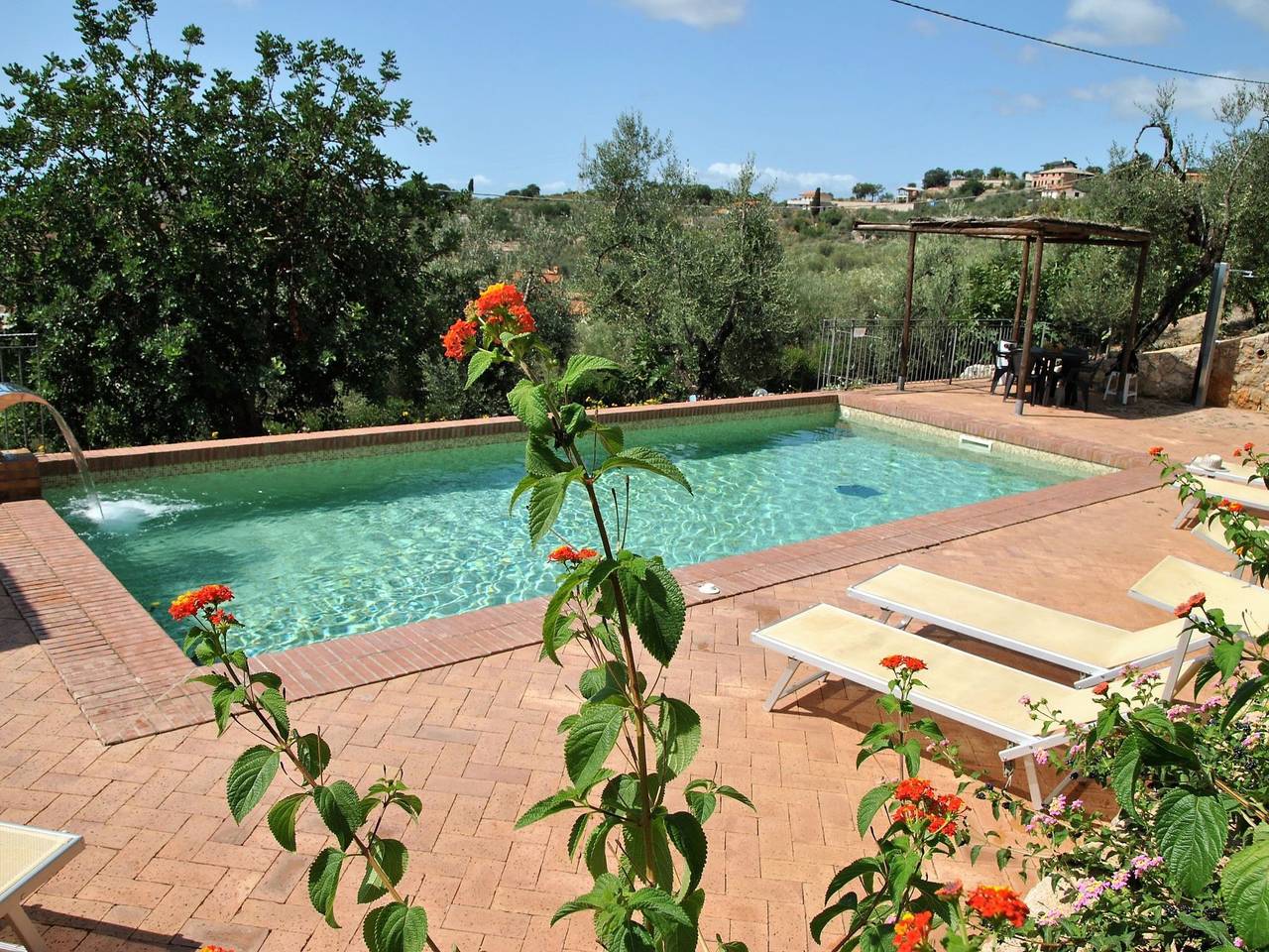 Doppelhaushälfte mit Gemeinschaftspool in Itri, Latina Province