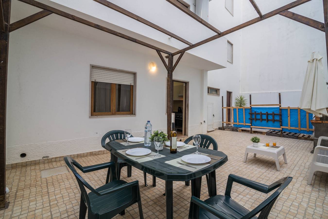 Apartamento inteiro, "Beach Residence 01" com Terraço, Barbecue, Wi-Fi & Tv por Cabo; Estacionamento disponível in Armação de Pêra (costa), Armação de Pêra
