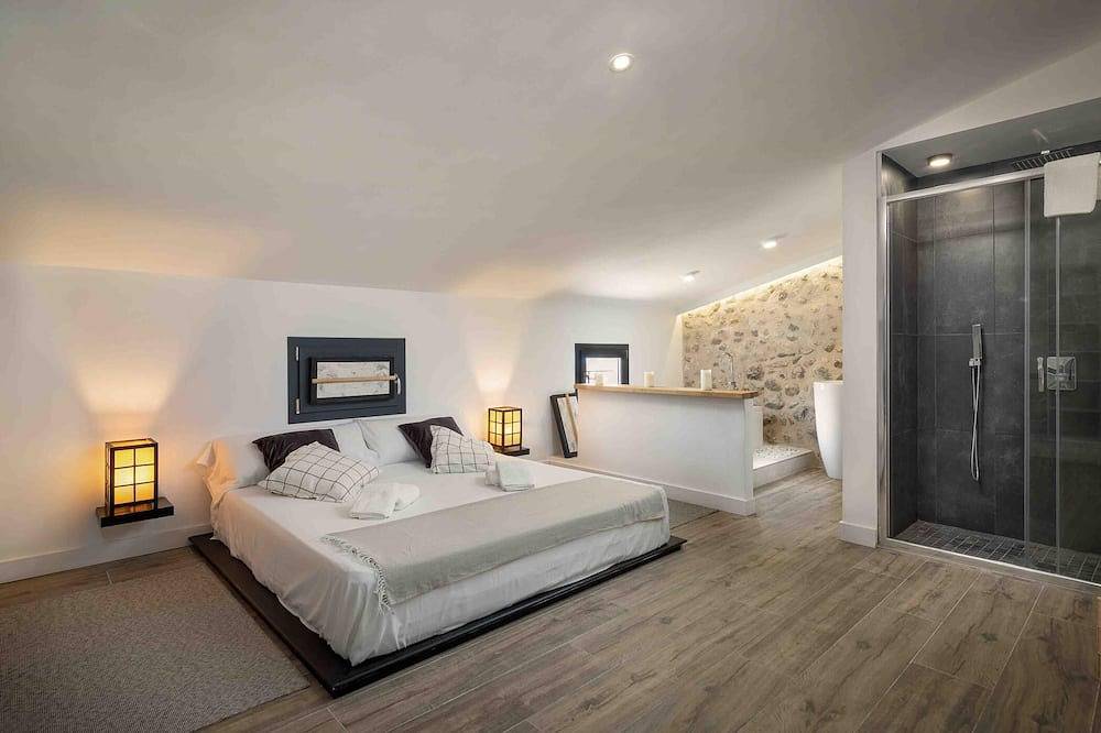 Beautiful renovated town house with pool and spa in Campanet in Campanet, Majorca Center