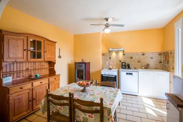 Location De Vacances pour 4 Personnes dans Castelnau-Pégayrols, Massif central, Photo 2