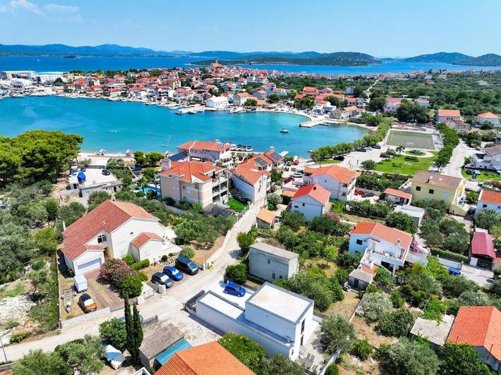 Villa pour 6 personnes, avec Balcon et Terrasse ainsi que Jardin et Vue dans Betina