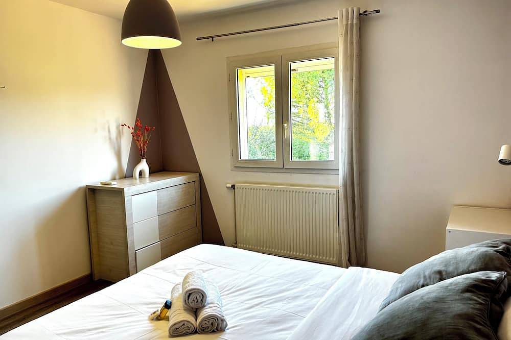 Villa Birdie - Belle maison avec piscine in Fontaines-Saint-Martin, Lyon et ses environs