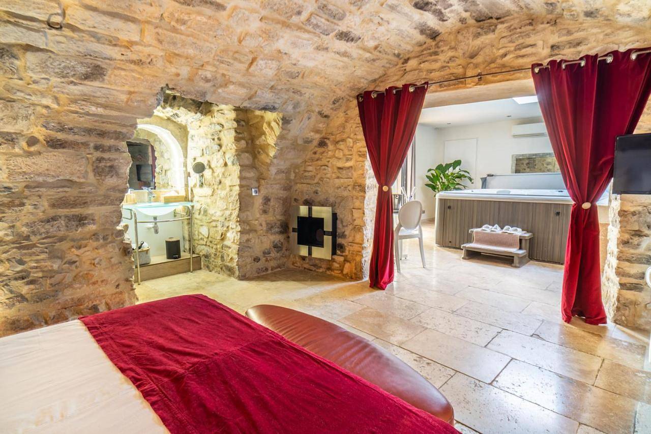 King Room with Spa Bath in Vézénobres, Région d'Alès