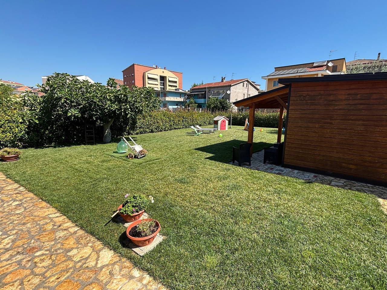 Casa Vacanze 'Dependance Con Giardino A Pescara' con Giardino, Wi-Fi e Aria Condizionata in Spoltore, Provincia di Pescara