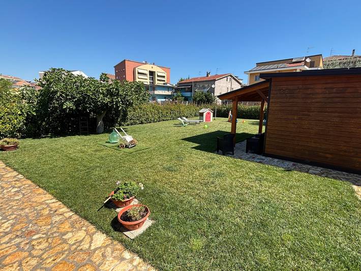 La Depandance con Giardino a Pescara - 9 min dal mare, Wi-Fi, Ac, Ricarica Ev in Spoltore, Provincia di Pescara