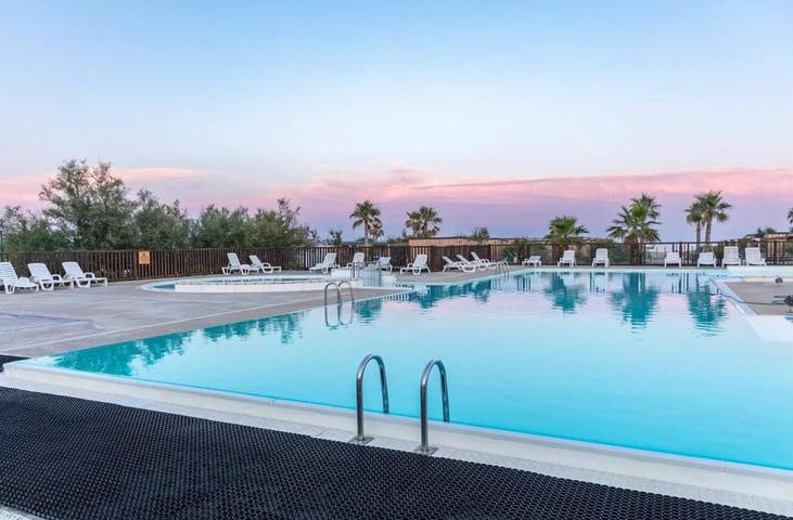 Camping pour 6 personnes, avec terrasse et bassin pour enfant ainsi que piscine et vue, animaux acceptés à Palavas-les-Flots - 2