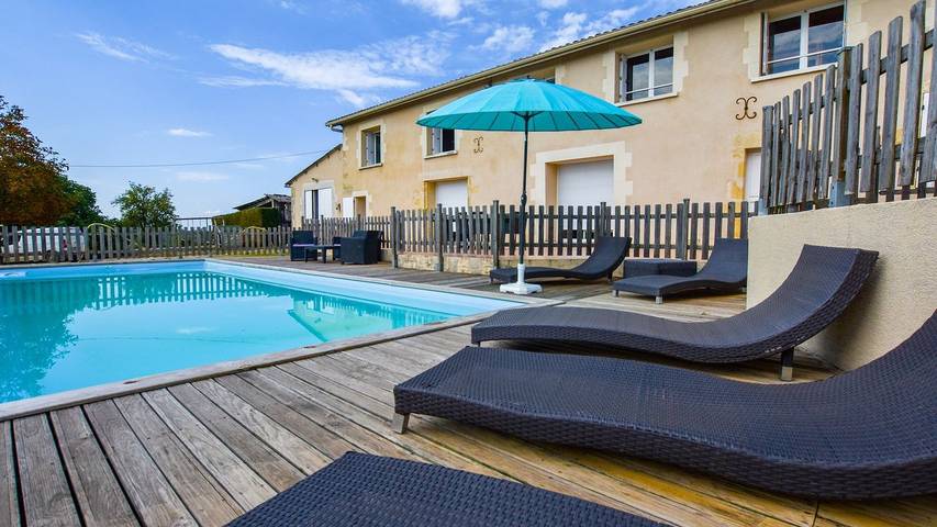 Location de vacances pour 7 personnes, avec jardin et piscine, animaux acceptés à Gornac