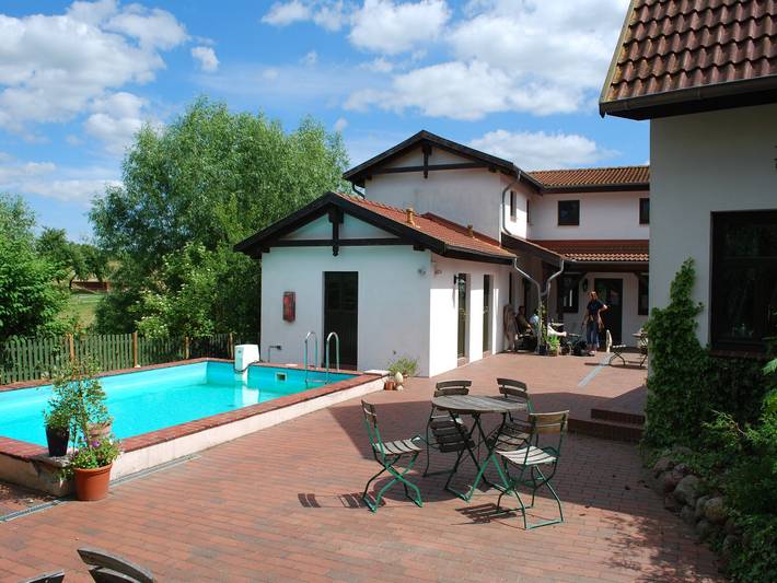Ferienwohnung für 4 Personen, mit Terrasse und Garten sowie Pool und Sauna in Mecklenburgische Seenplatte
