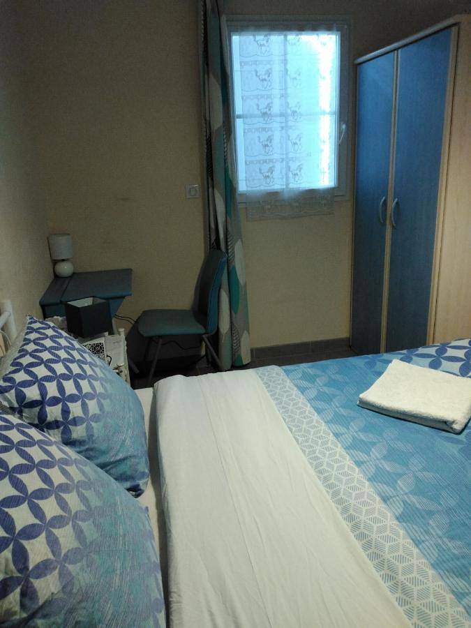 Double Room with Shared Bathroom in Marsac, Charente