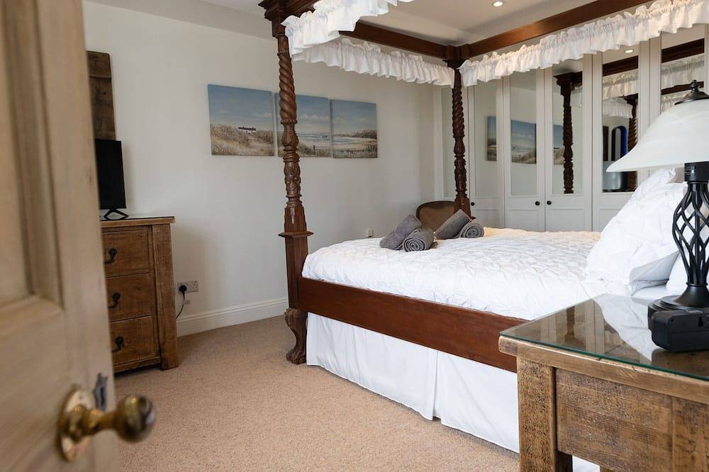 'The Old Customs House', character cottage on Mudeford Quay in Mudeford, Christchurch