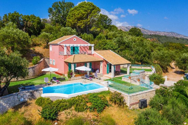 Beach house for 6 people, with pool and garden as well as terrace in Corfu