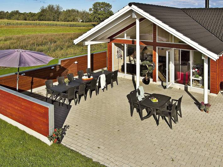 Ferienhaus für 16 Personen, mit Whirlpool und Terrasse sowie Garten und Pool in Købingsmark Strand