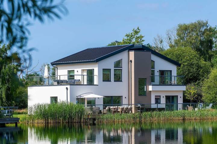 Holiday rental for 8 people, with Hot tub and Garden as well as Lake view in Gloucestershire
