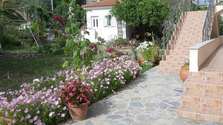 Gîte pour 3 personnes, avec jardin et vue, adapté aux familles à Koróni - 3