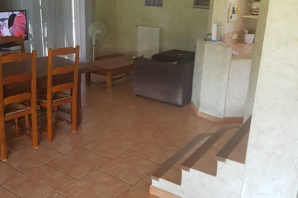 For rent Mas Provençal in Saint-Andiol, Arles region