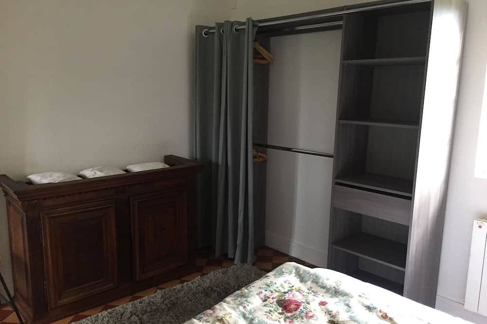 Old Norman farmhouse in the Charentonne valley in Bernay, Región de Bernay