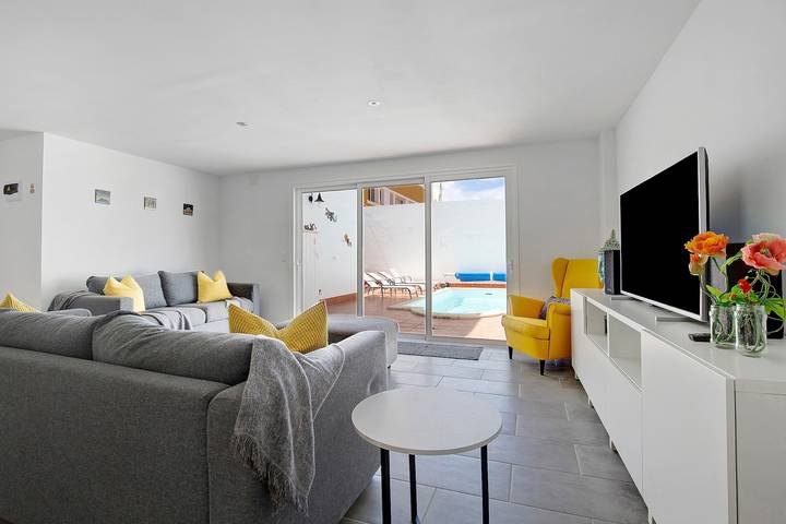'Villa Pacifica' with heated pool, terrace, lounge area & Wi-Fi in Corralejo, La Oliva