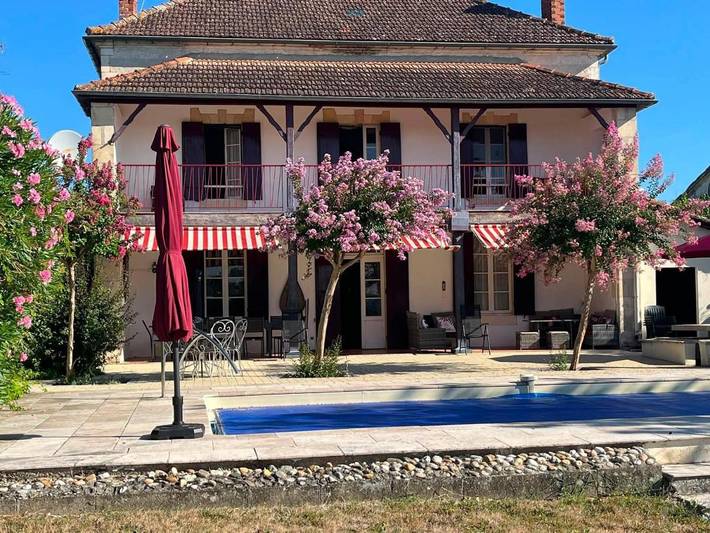 Location de vacances pour 10 personnes, avec Balcon et Terrasse ainsi que Jardin et Piscine à Laparade