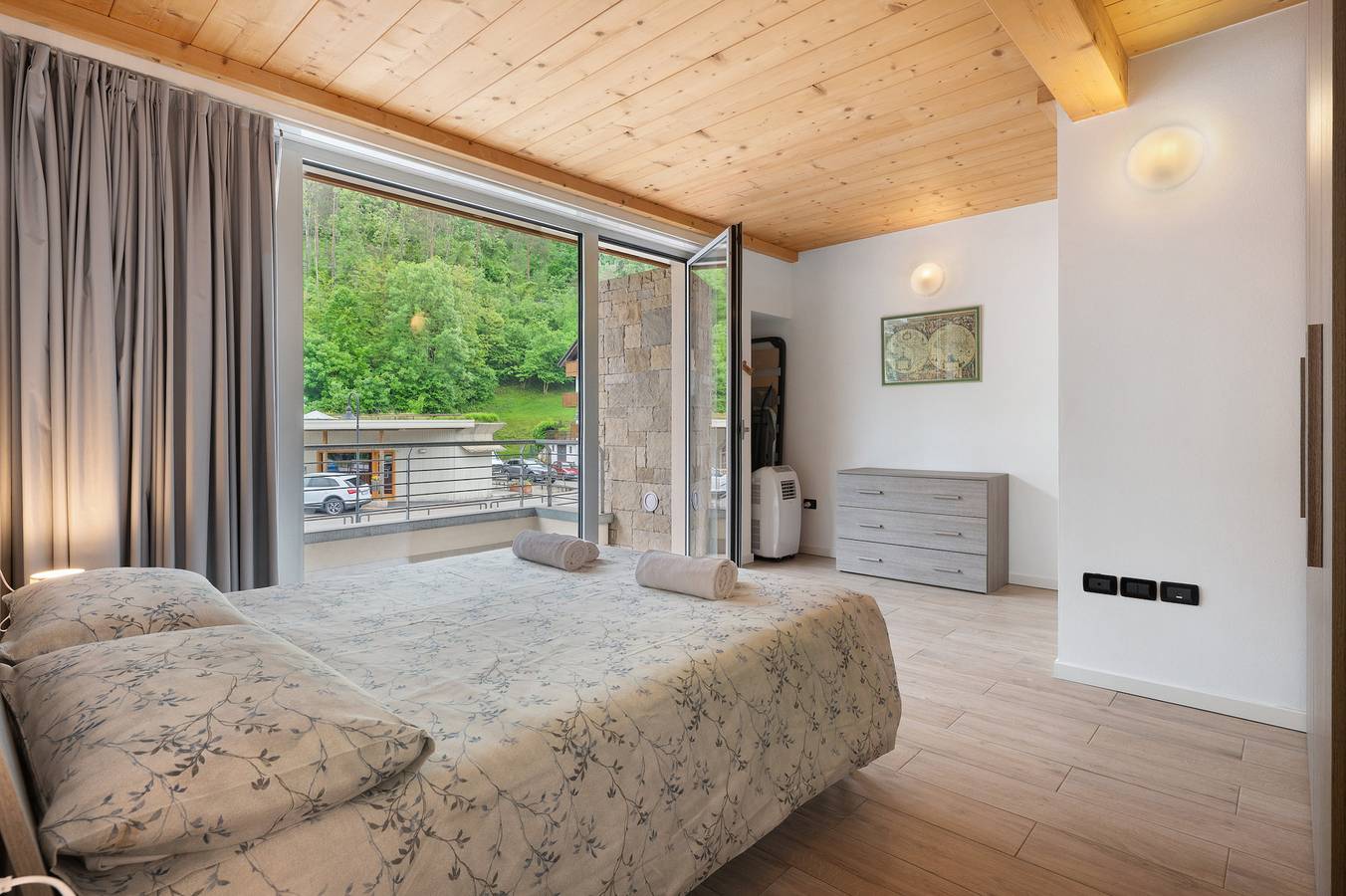 Appartamento intero, Appartamento 'Jubilant' con vista sulle montagne, balcone e aria condizionata in Ponte Arche, Prealpi Gardesane