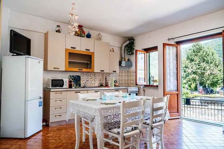 Ferienhaus für 4 Personen, mit Terrasse und Ausblick, mit Haustier in Avegno