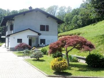 Gîte pour 6 personnes, avec jardin et vue dans Rueglio