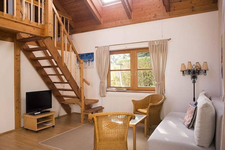 Bio Ferienhaus mit Garten & Badeteich in Ruhelage, Wien erreichbar in 15 Minuten in Maria Enzersdorf, Bezirk Mödling