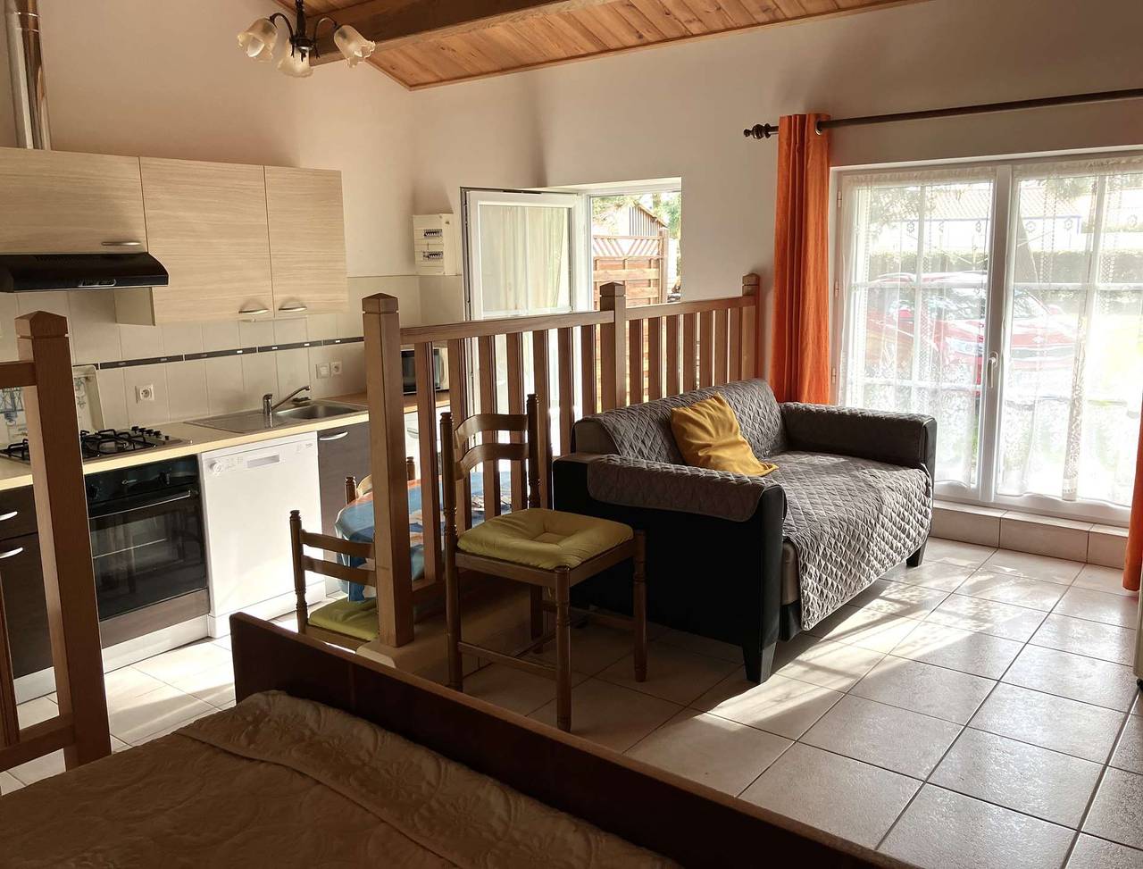 Entire studio, La Petite maison de pays - Saint Hilaire de Riez in Saint-Hilaire-de-Riez, Loire Valley