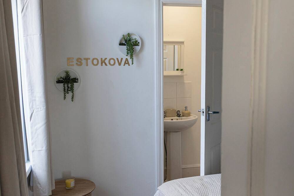 Apartamento entero, Botanica convenient centre stay free parking / 2 private gardens in Swindon, North Wessex Downs