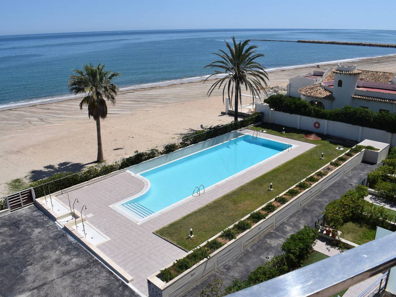 Appartement entier, Appartement moderne à Denia, plage à 10m, piscine, clim, Wi-Fi, parking in Dénia, Costa Blanca