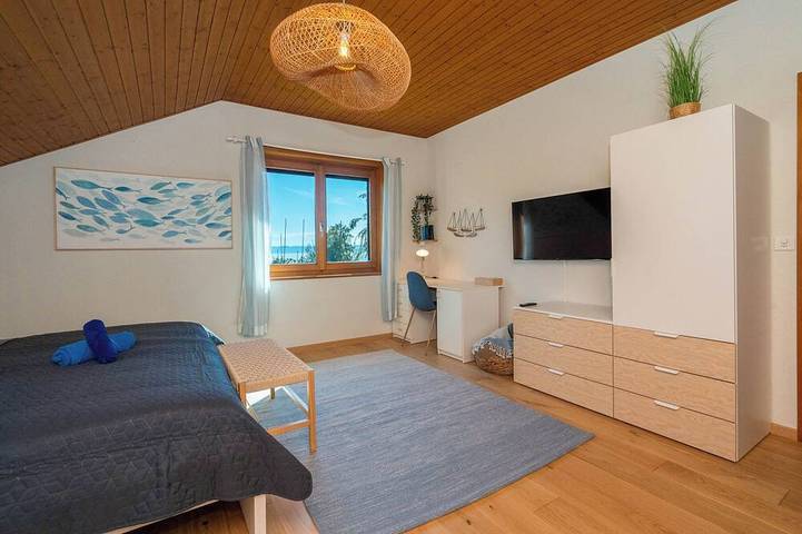 Villa Azur on Lake Neuchâtel in La Grande-Béroche, Lake Neuchâtel
