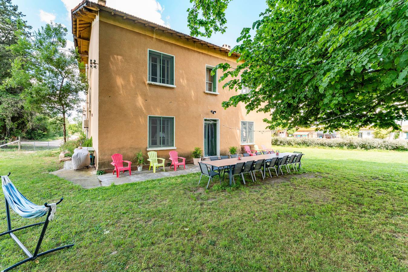 Country House 'Le Chambonnet' with Private Garden and Wi-Fi in Saint-Martin-de-Crau, Arles region