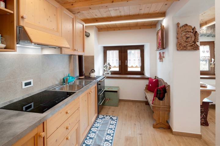 Entire apartment, Apartment "La Casa Di Bryan" with Mountain View and Private Garden in San Tomaso Agordino, Dolomiti Superski
