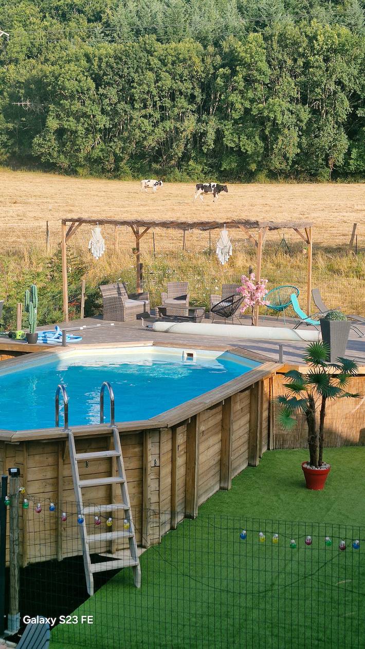 Vakantiehuis voor 15 personen, met whirlpool en tuin, met huisdier in Cantal