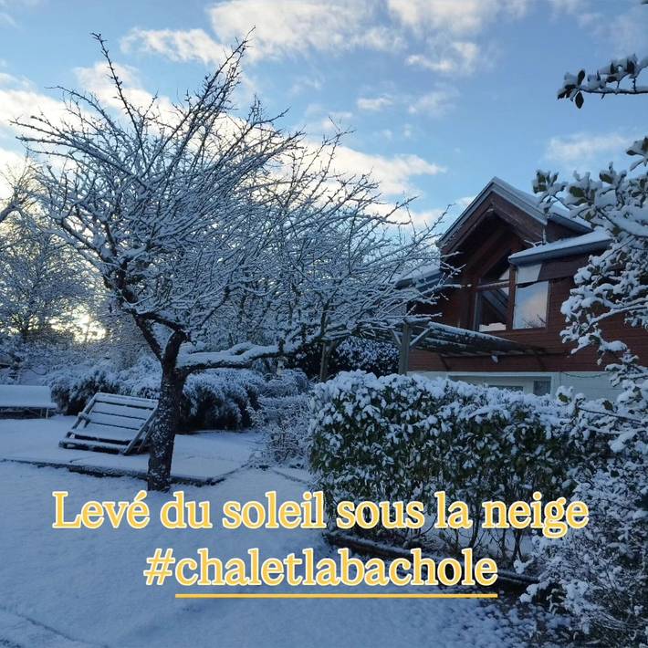 Chambre d’hôte pour 2 personnes, avec terrasse ainsi que piscine et jardin