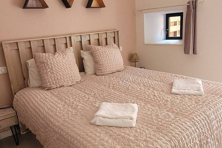 Chambre d’hôte pour 2 personnes, avec Jacuzzi et Jardin dans le Cantal