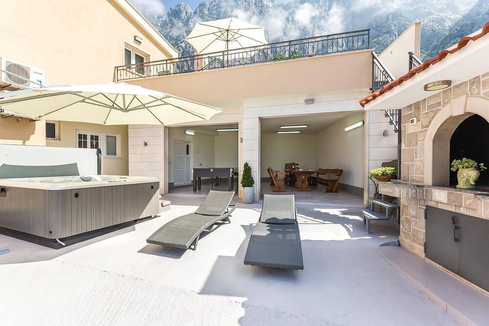 Cozy home in Makarska with kitchen in Veliko Brdo, Makarska