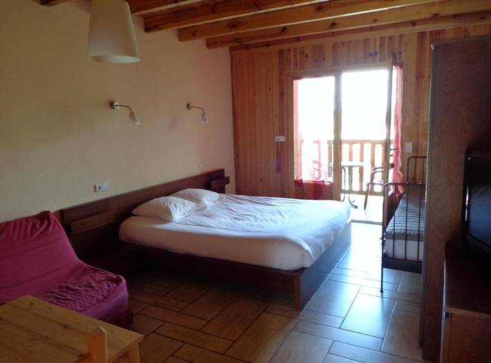 Hôtel pour 2 personnes, avec terrasse, animaux acceptés à Allègre - 2