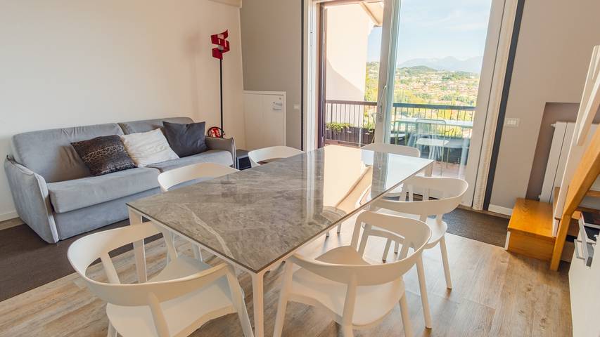 Gîte pour 5 personnes, avec vue sur le lac et jardin ainsi que terrasse et piscine à Padenghe sul Garda - 3