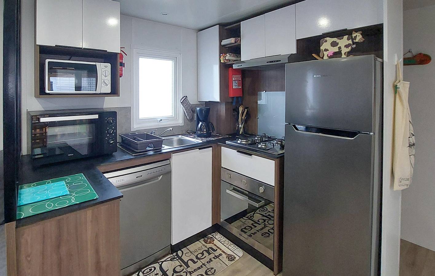 Mobil-home confortable avec Wi-Fi, parking, jardin, à 400 m d'un restaurant in Saint-Julien-en-Born, Côte d’Argent