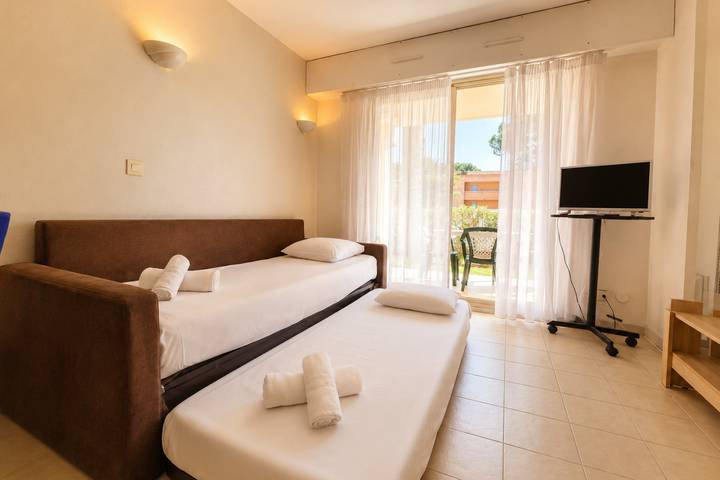 Gîte pour 4 personnes, avec Balcon ainsi que Jardin et Piscine à Vallauris - 4