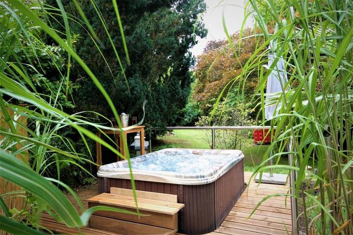 Ferienhaus für 5 Personen, mit Whirlpool und Terrasse sowie Garten und Pool in Oberhausen - 2