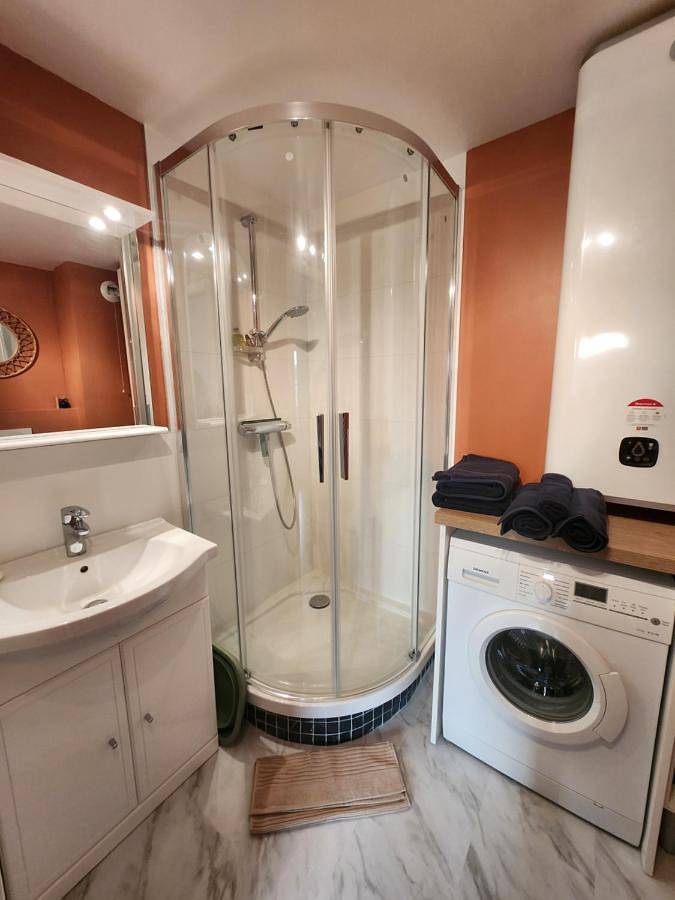 Appartement entier, One-Bedroom Apartment in Ouistreham, Région de Caen