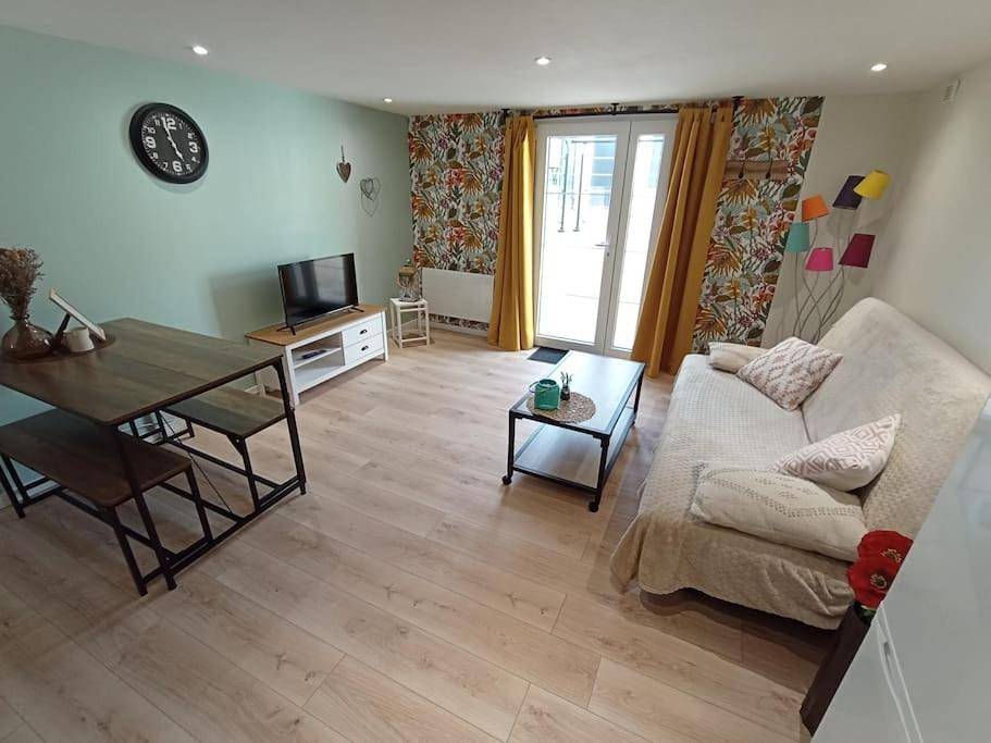 Appartement entier, One-Bedroom Apartment in Château-Gontier-sur-Mayenne, Mayenne